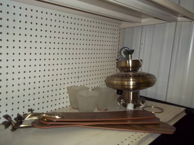 lot 218 image: Ceiling Fan