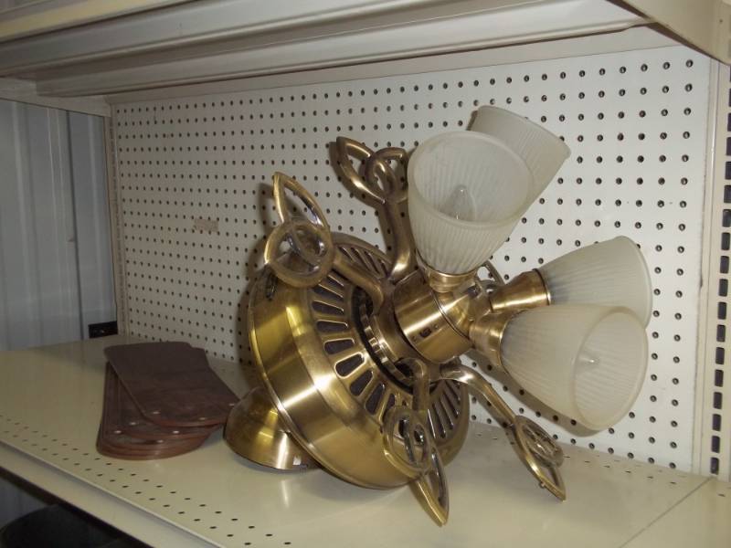 lot 225 image: Ceiling Fan