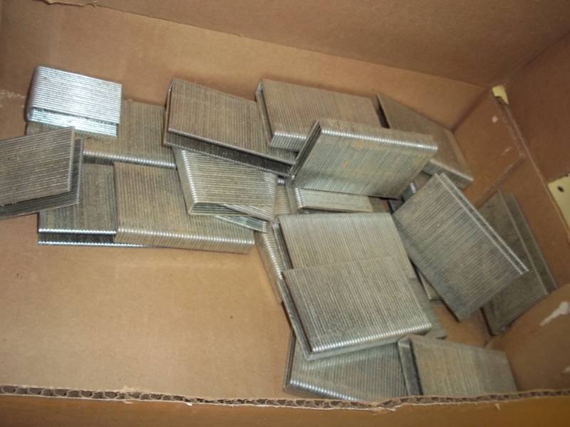lot 236 image: Bostitch Flooring Staples
