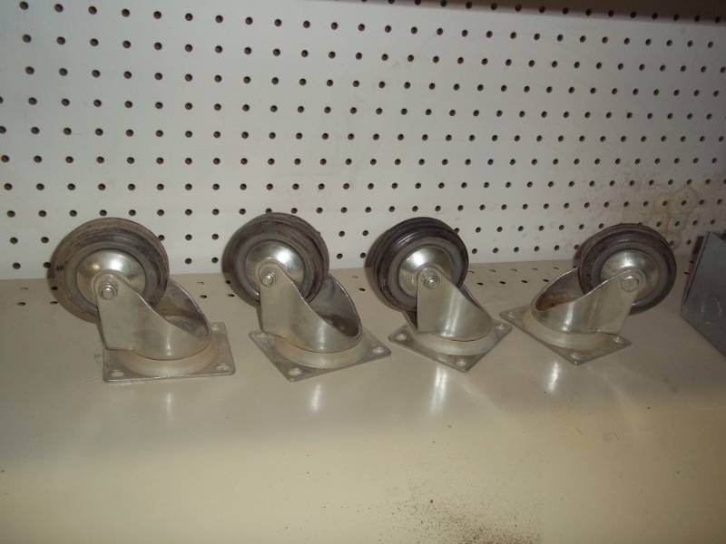lot 246 image: 4 Swivel caster wheels