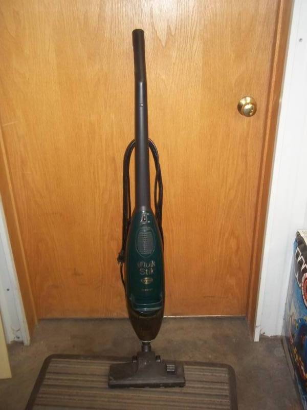lot 251 image: Samsung Quik Stic 8 amp Vac, tested and works