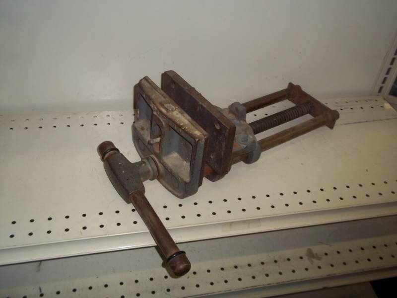 lot 254 image: Table Vice