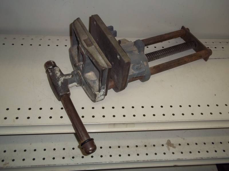 lot 255 image: Table Vice