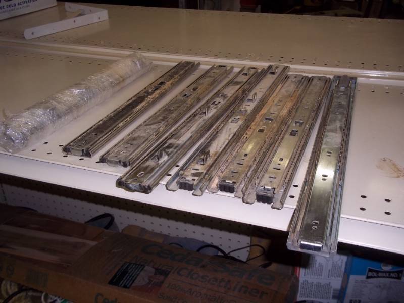 lot 256 image: 9 Drawer Slides