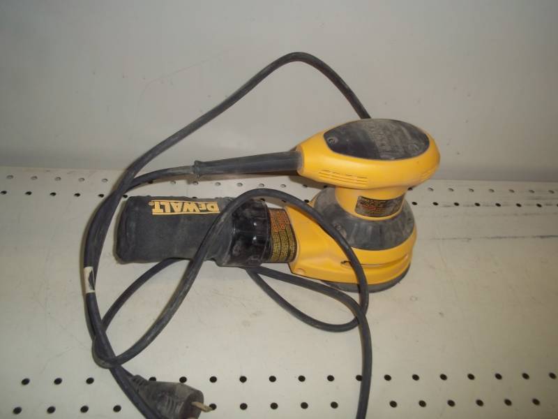 lot 266 image: Dewalt Orbital Sander