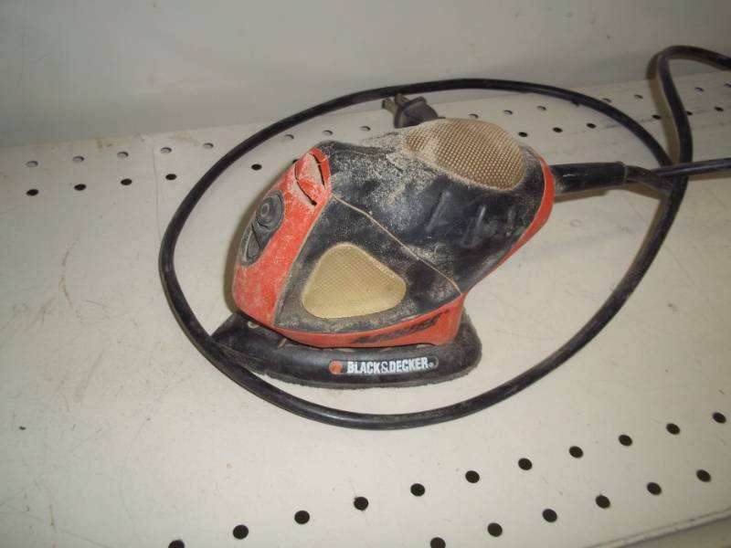 lot 267 image: Black & Decker Mouse Sander