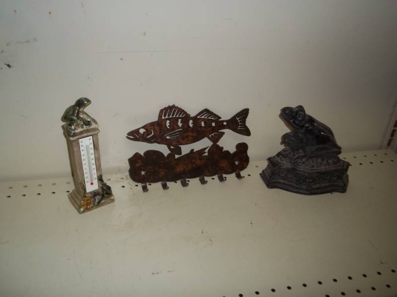 lot 273 image: Frog and Fish Dcor