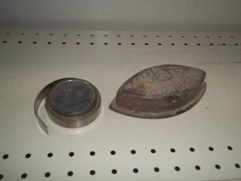 lot 282 image: Vintage Iron and Tobacco Tin