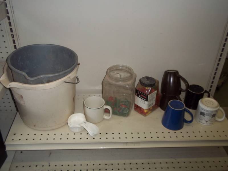 lot 285 image: New Wire nuts with coffee cups