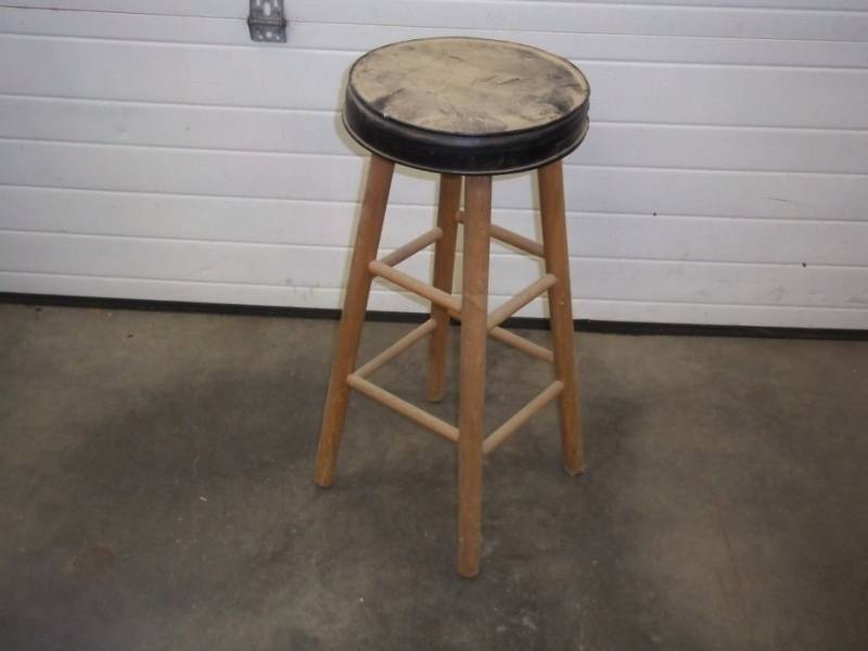lot 286 image: Stool