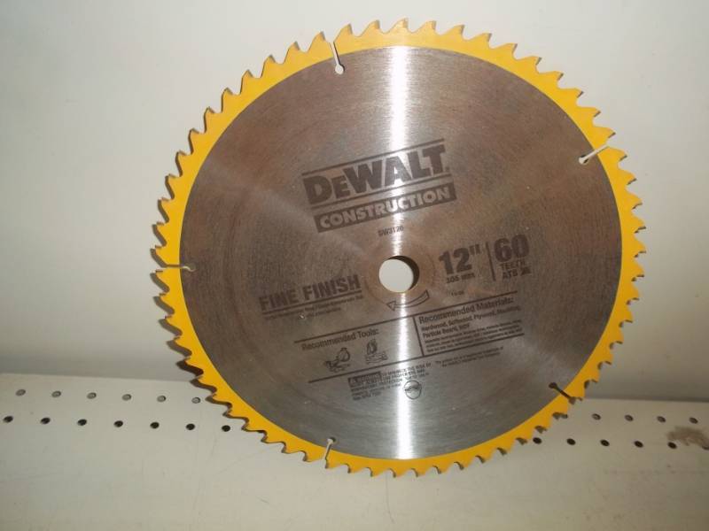 lot 287 image: 12 Dewalt Saw Blade
