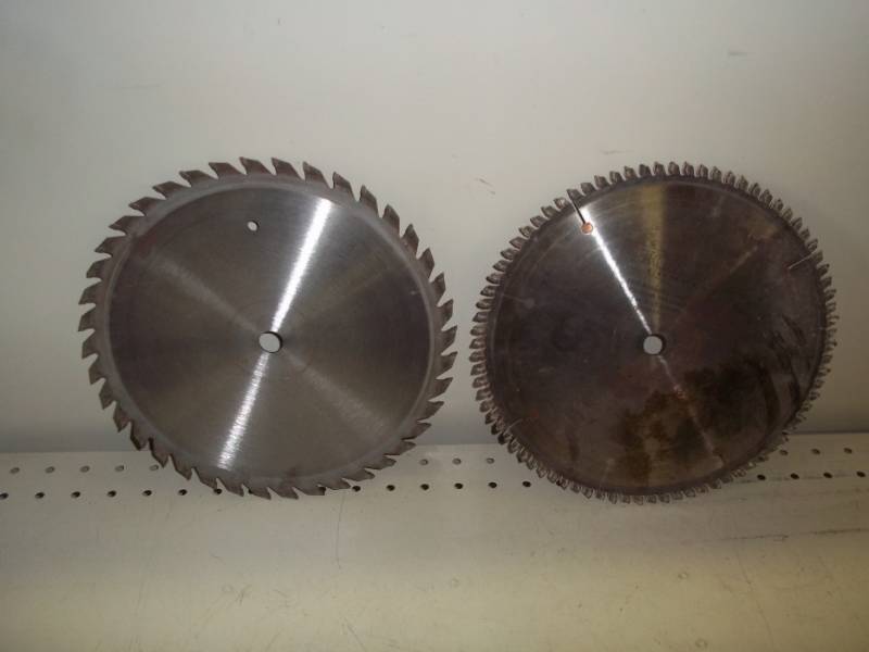 lot 294 image: Pair of 10 Saw Blades