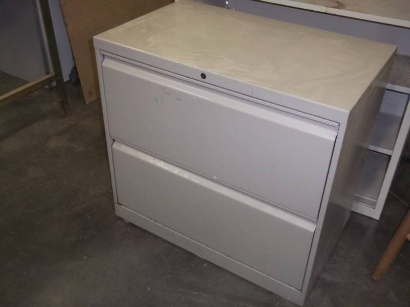 lot 302 image: 2 drawer file cabinet