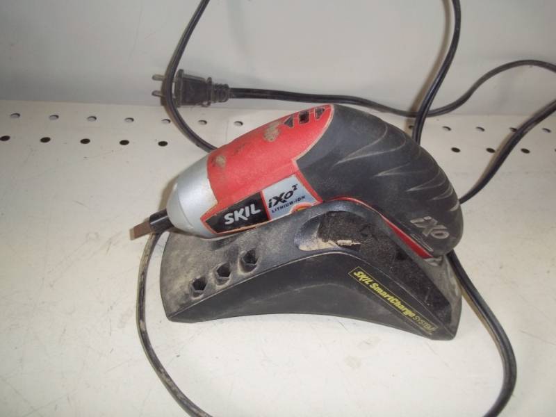 lot 305 image: Skil Rechargable Screwdriver