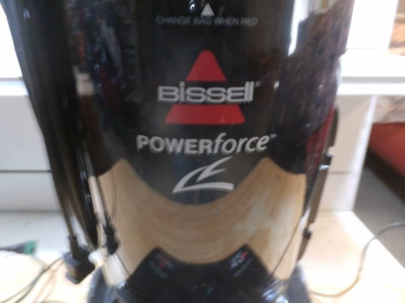 Upright bagless vacuum cleaner
