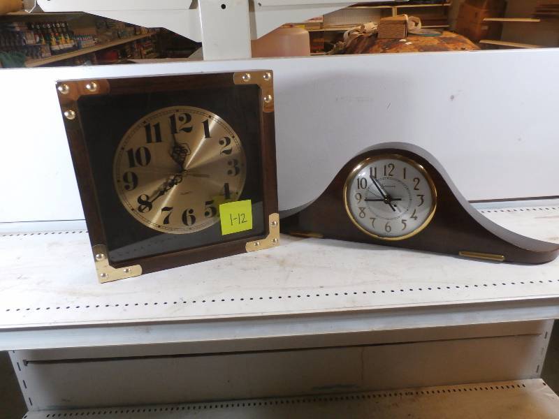 (2) clocks