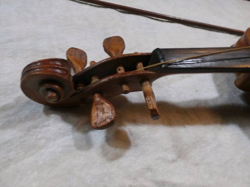 Antique Violin with bow