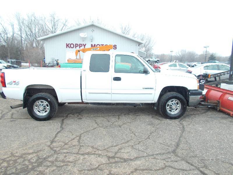 2005 Chevrolet 2500HD LS Ext Cab _ Plow Truck