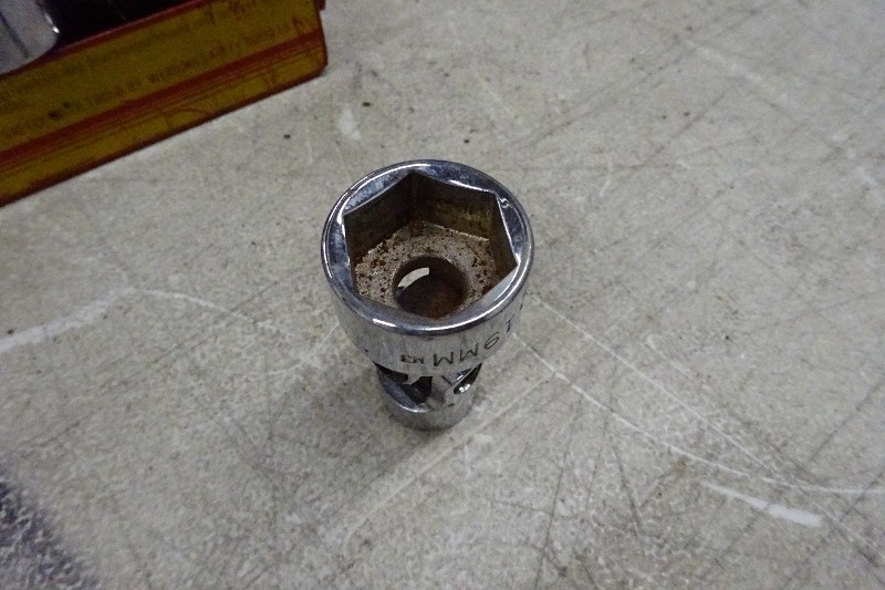 lot 12 image: Mac 10 pc swivel sockets