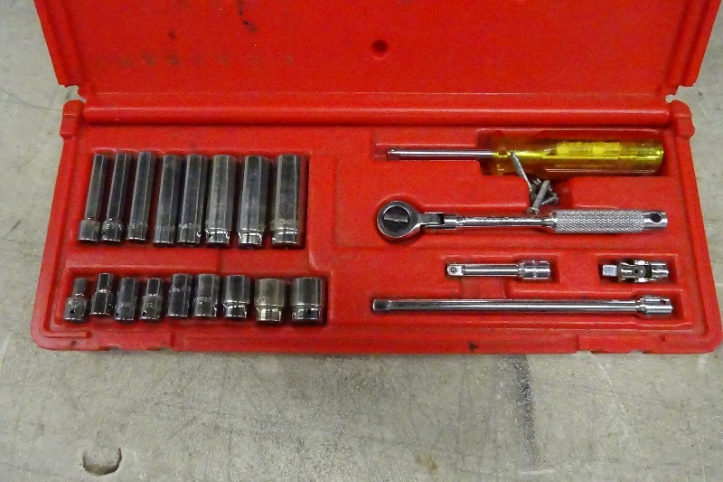 lot 55 image: Matco 22 pc Socket set