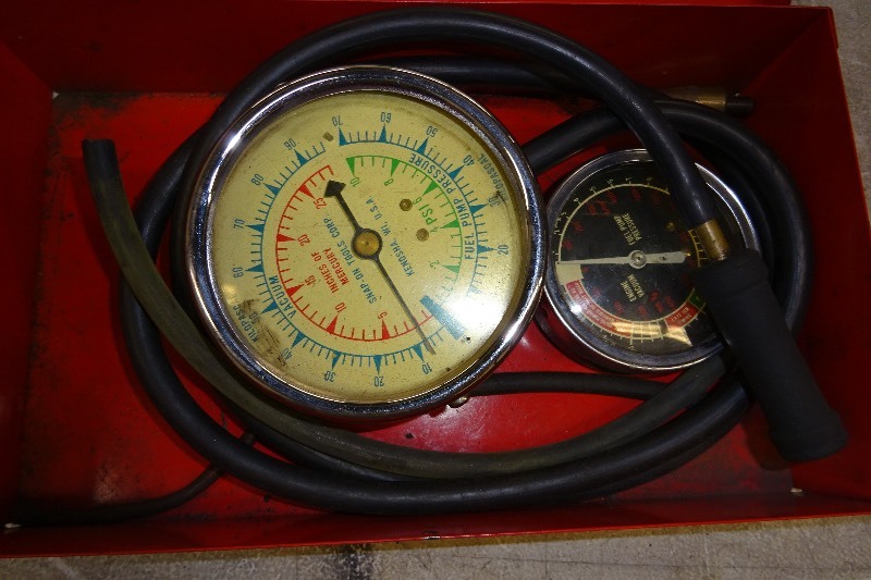 lot 59 image: Fuel pressure gauge