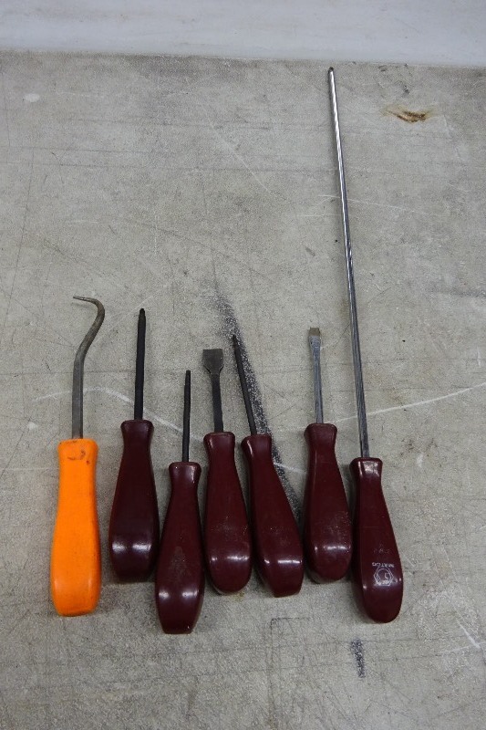 lot 67 image: Matco screwdrivers, chisels (scraper)