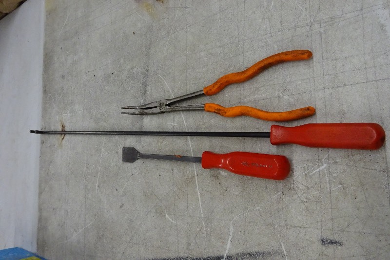 lot 69 image: Mac pliers, scraper