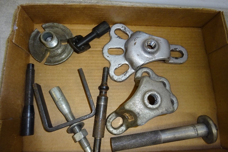 lot 75 image: Mac Puller