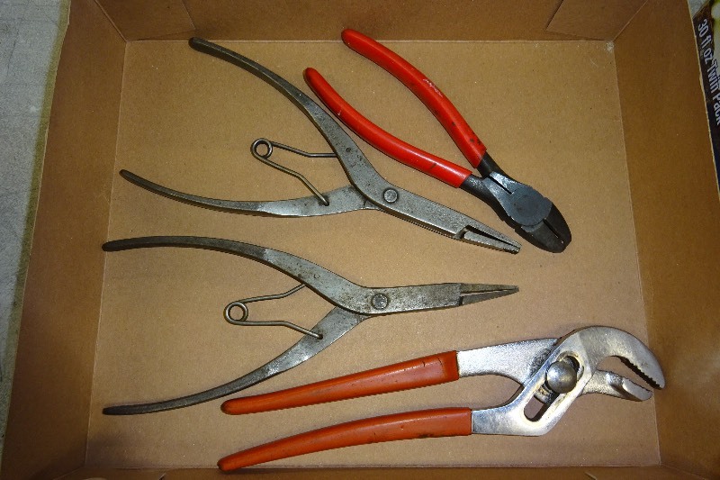 lot 79 image: Snap On pliers