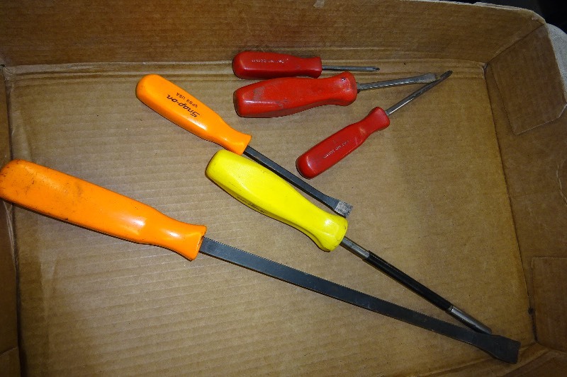 lot 80 image: Snap On Screwdrivers, pry bars