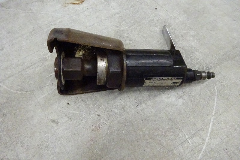 lot 17 image: Florida Pneumatic grinder cutting tool