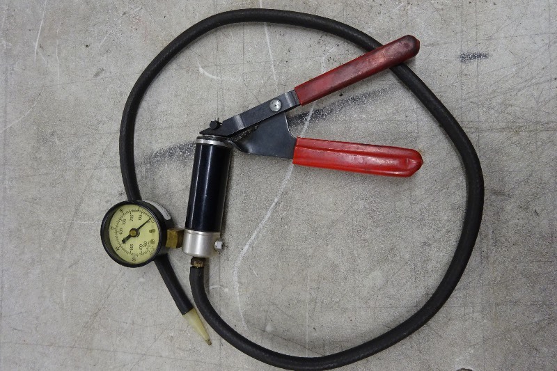 lot 20 image: Unknown pump gauge