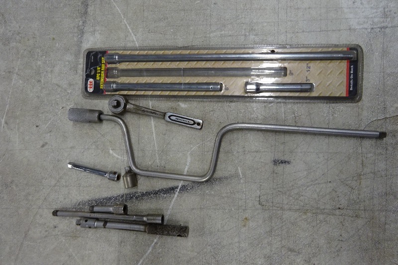 lot 32 image: 1.4 drive extension bars