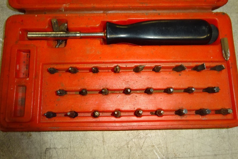 lot 60 image: Screwdriver bit set