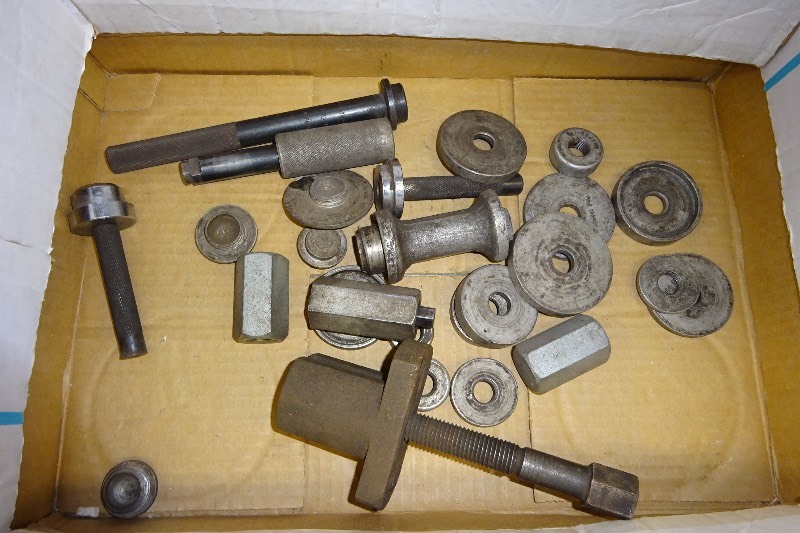 lot 61 image: Tool Set in seals