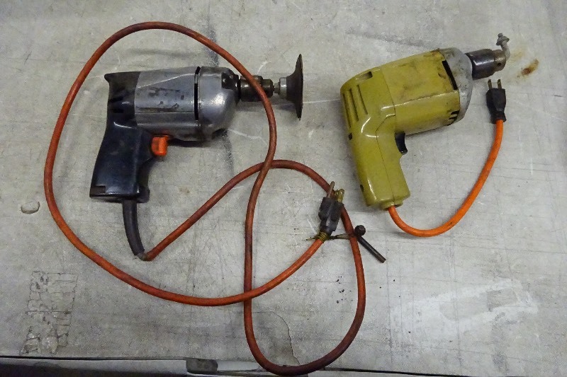 lot 65 image: Black & Decker 38 drills