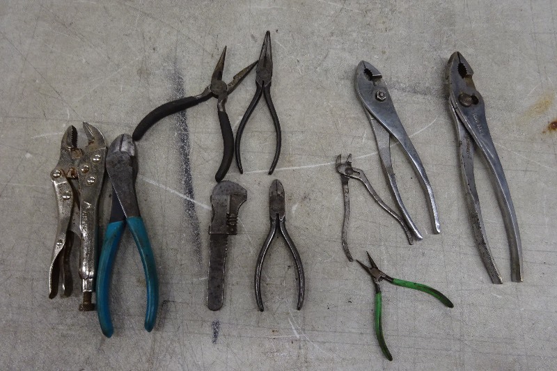 lot 76 image: Pliers, vise grips