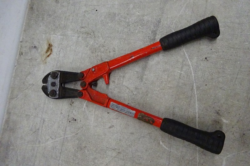 lot 79 image: Bolt cutter