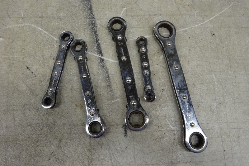 lot 81 image: Standard speed wrenches