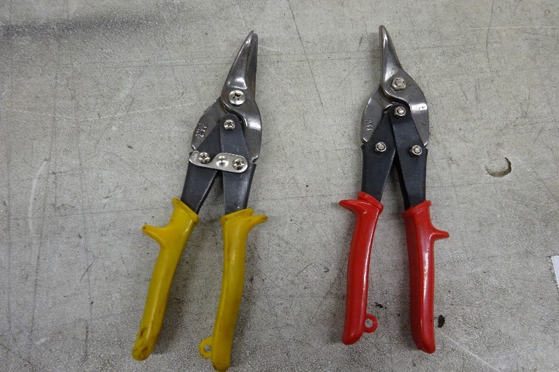 lot 82 image: Tin snips