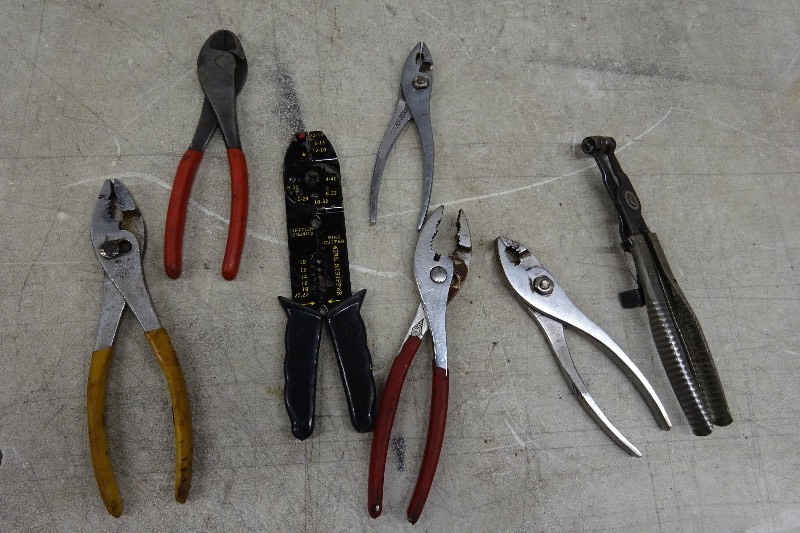 lot 88 image: Pliers, side cutters, wire cutters