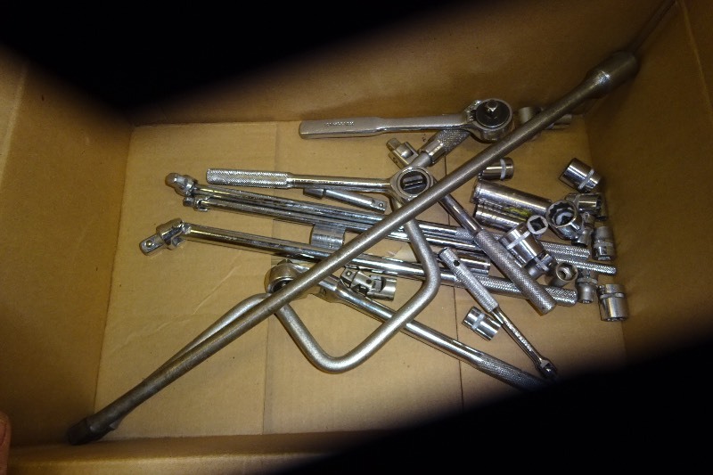 lot 91 image: Breaker bars, extensions, sockets