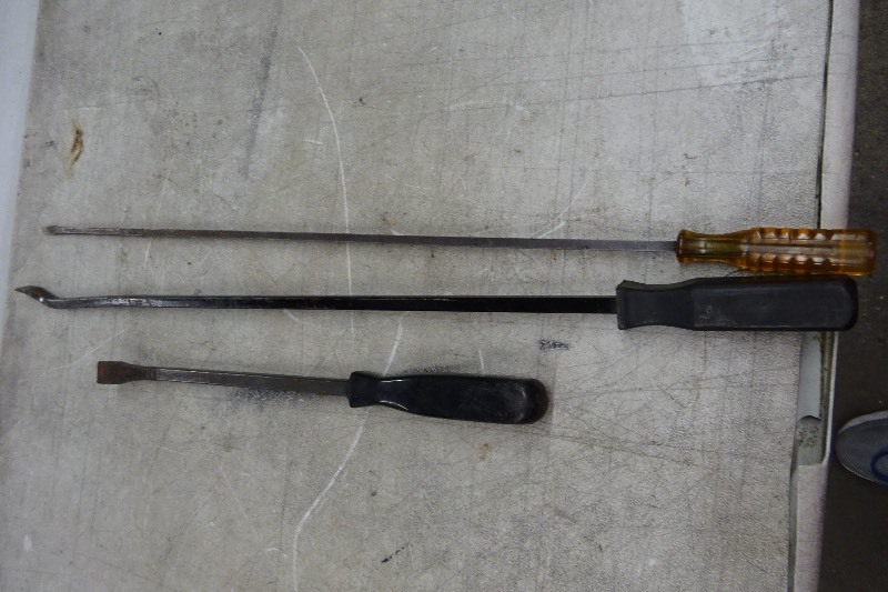 lot 113 image: 2 Pry bars, 1 long screwdriver