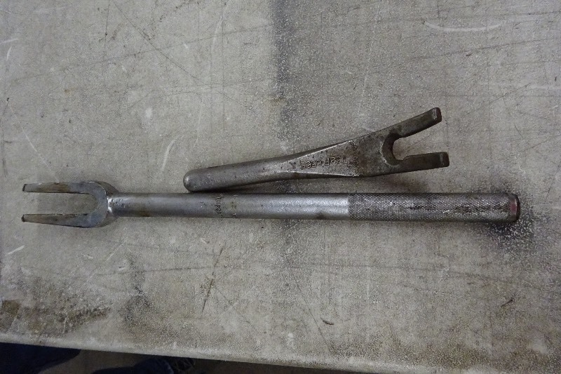 lot 115 image: Forks