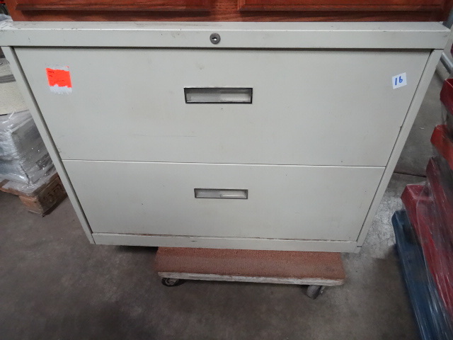 lot 16 image: 36 Metal 2 Drawer Lateral File