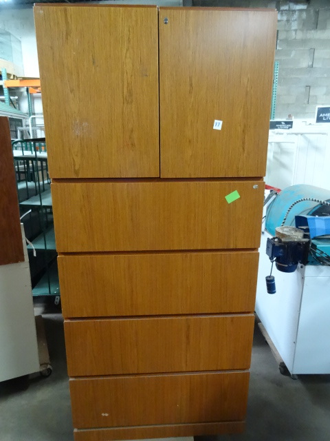 lot 17 image: 4 Drawer Lateral File