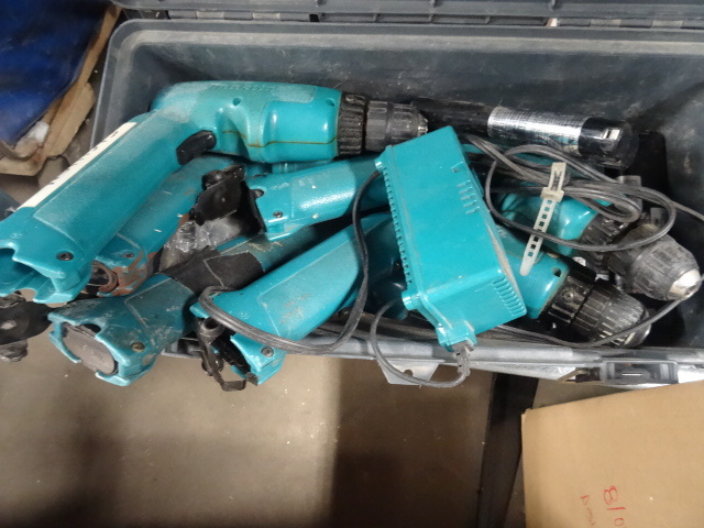lot 53 image: Makita 9.6 Volt Drills 5 Drills