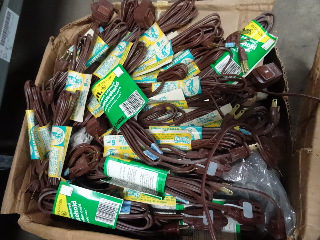 lot 77 image: Box of 6 Extension Cords