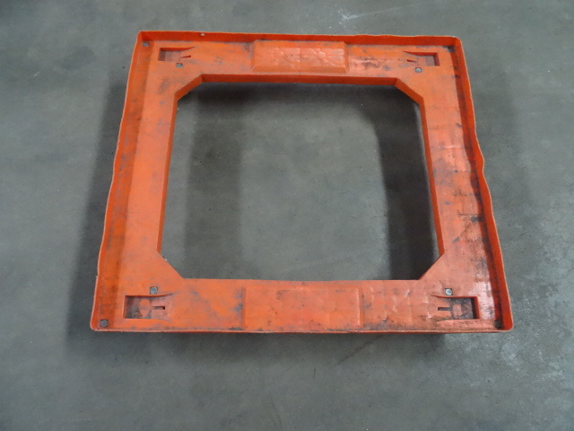 lot 100 image: 2 Plastic 4 Wheel Dollies 30 X 26