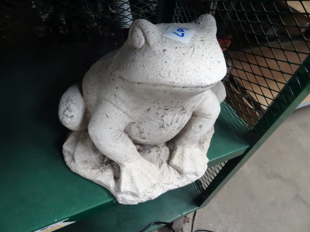 lot 107 image: Concrete Frog Statue